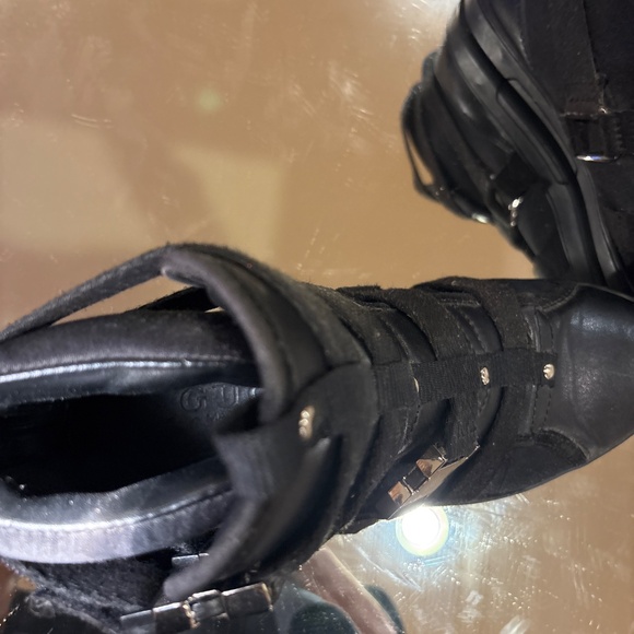 Gucci black mens sneaker sz42. leather gucci hardware clasps - Picture 4 of 6